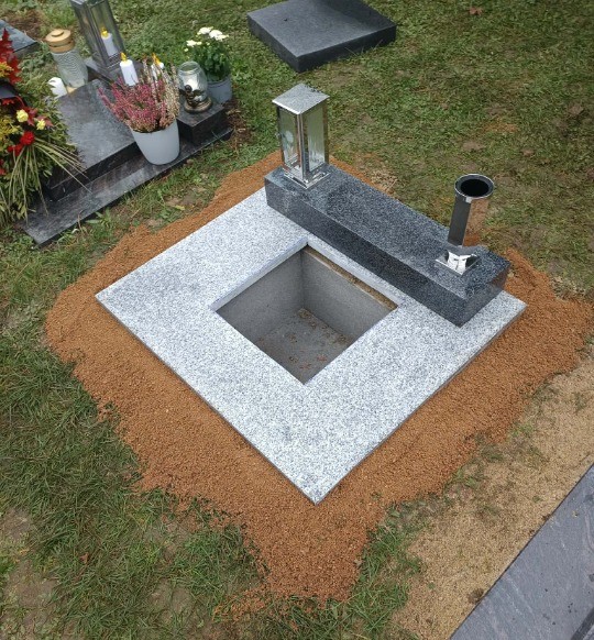 Nový urnový hrob - otevřený